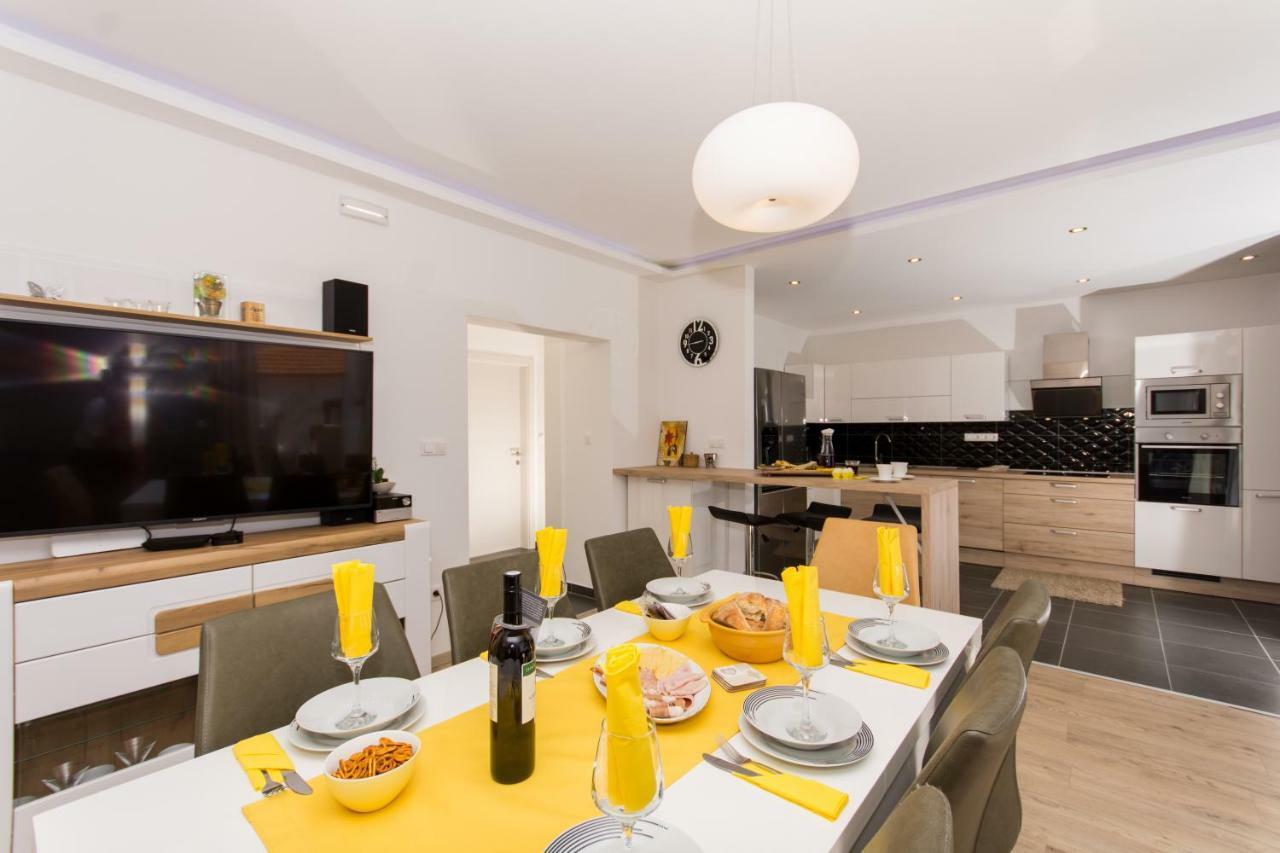 Villa Initium,Heated Pool All Season Trogir Bagian luar foto